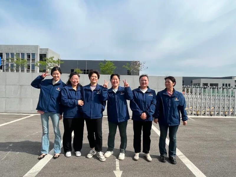 乒乓球接力第一名合影